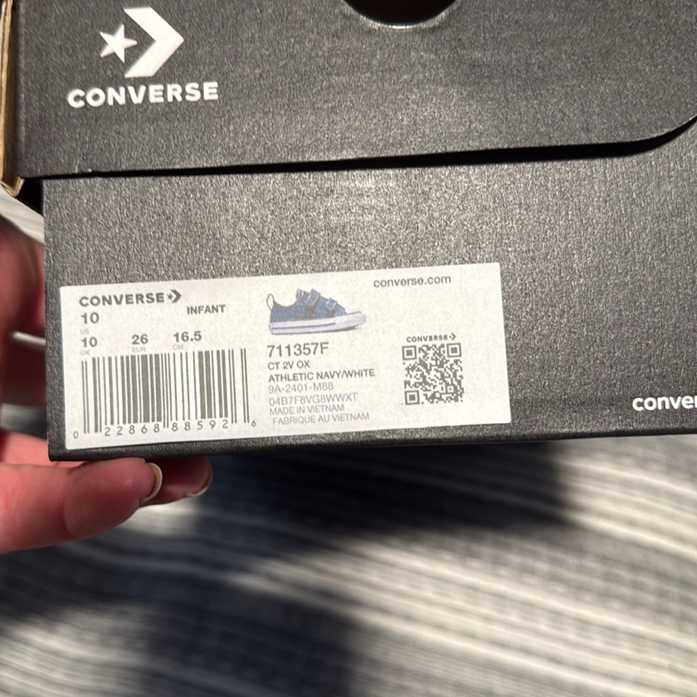 Velcro Infant Size 10 Converse Navy - Picture 2 of 9
